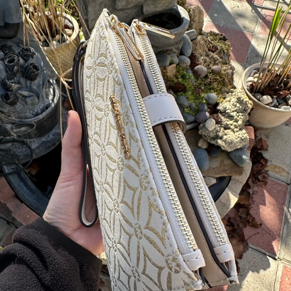 Michael Kors Patterned Women's Bag Set - Picture 12 of 16